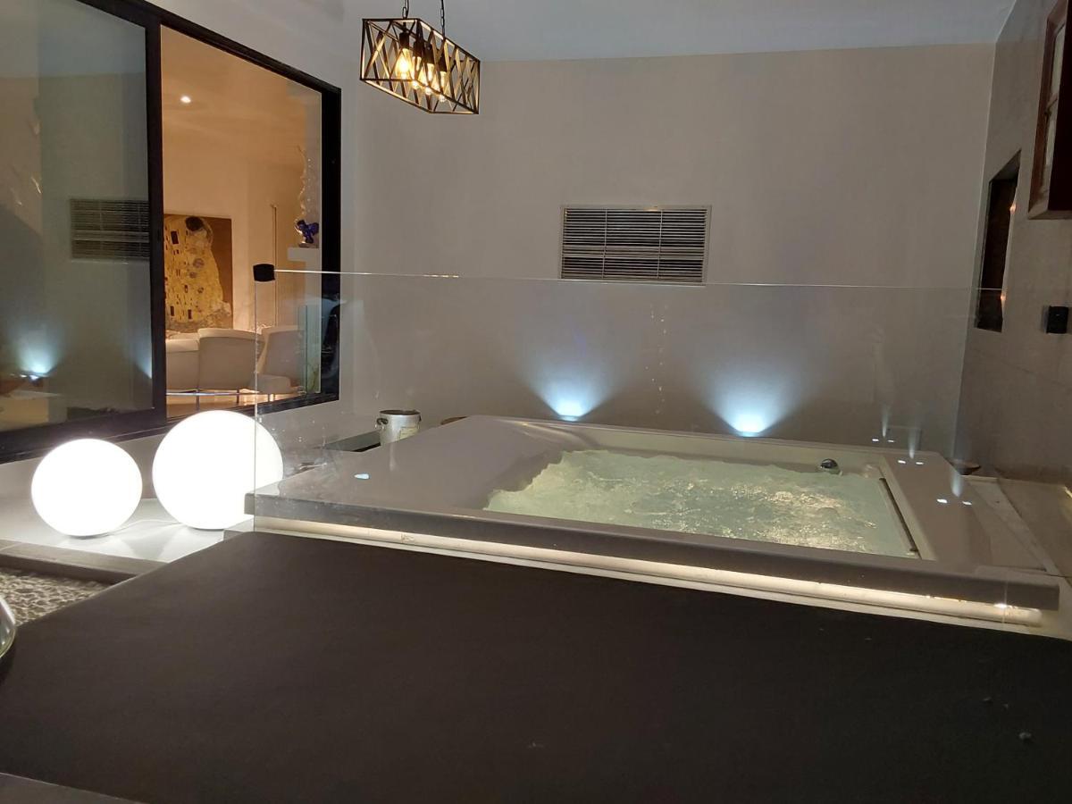 Appartamento Last Minute Garden And Jacuzzi,the Most Gorgeus !adult Only