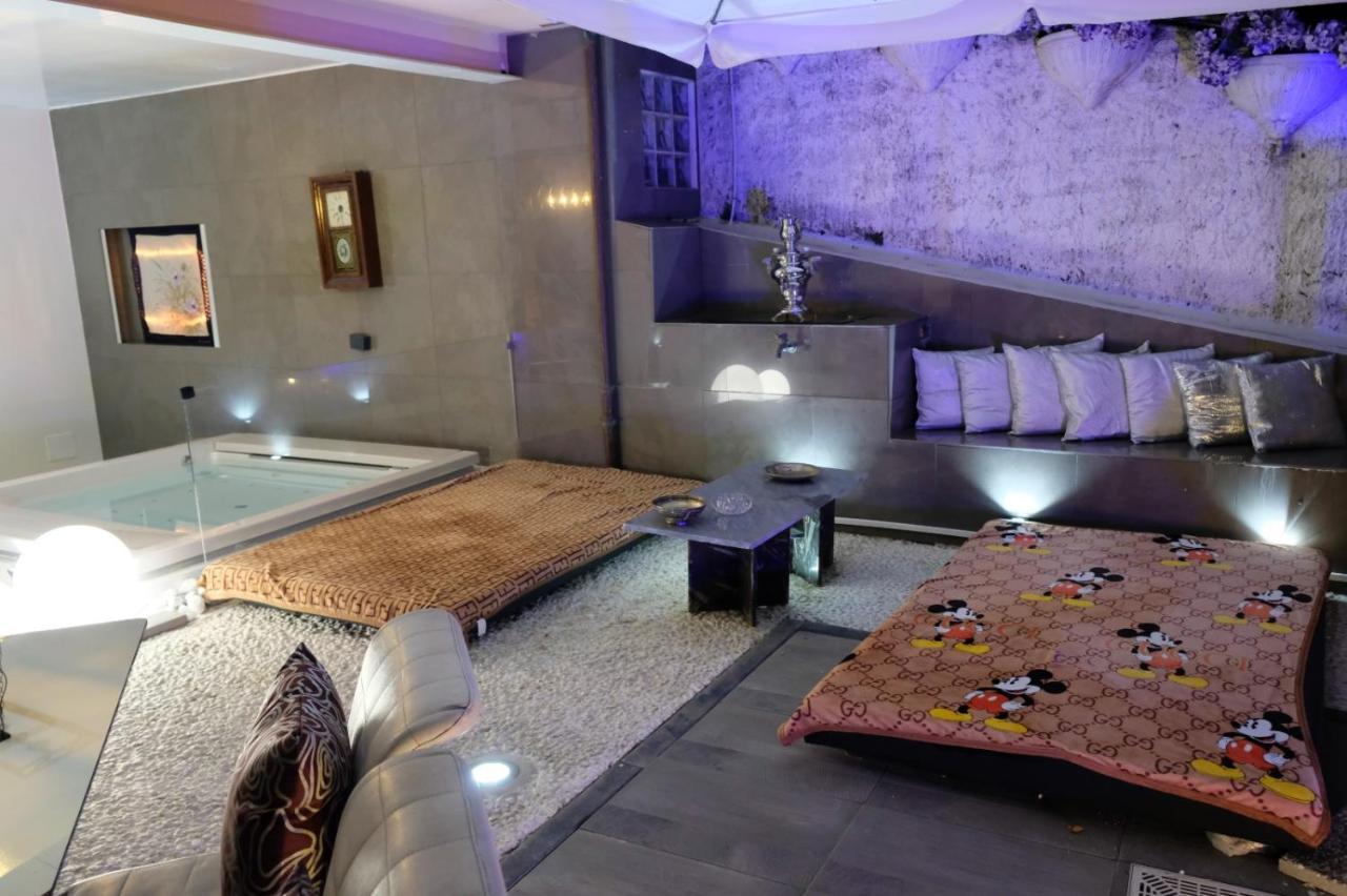 Appartamento Last Minute Garden And Jacuzzi,the Most Gorgeus !adult Only