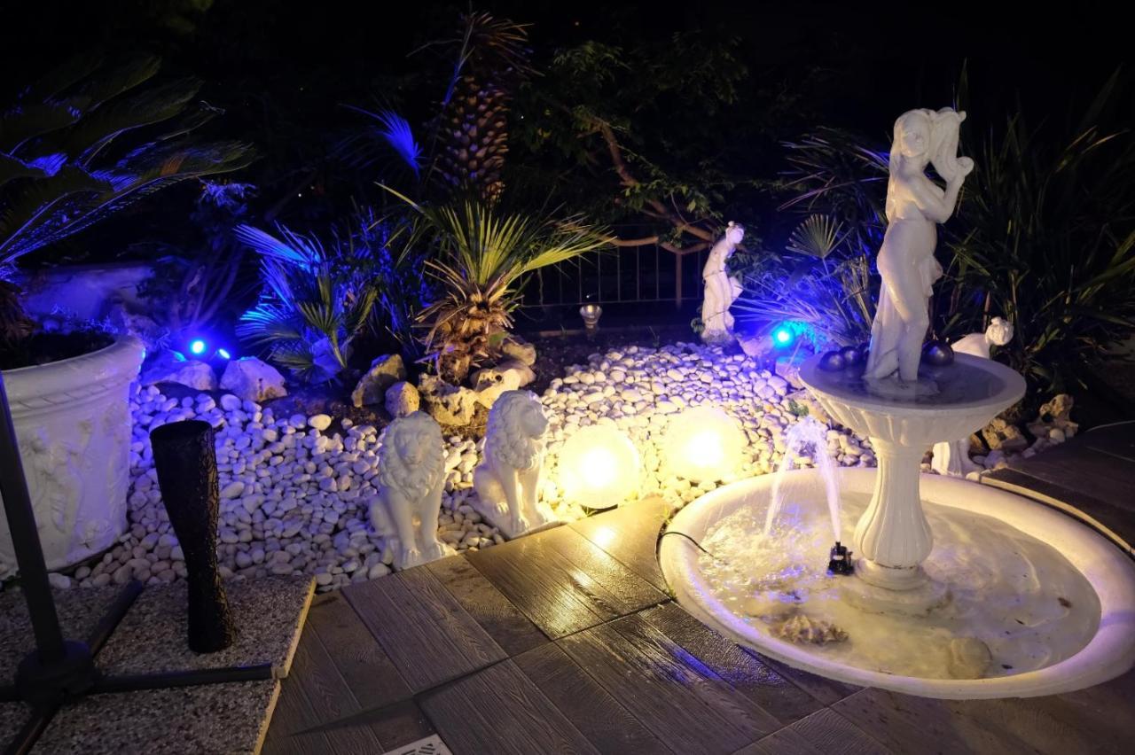 Appartamento Last Minute Garden And Jacuzzi,the Most Gorgeus !adult Only